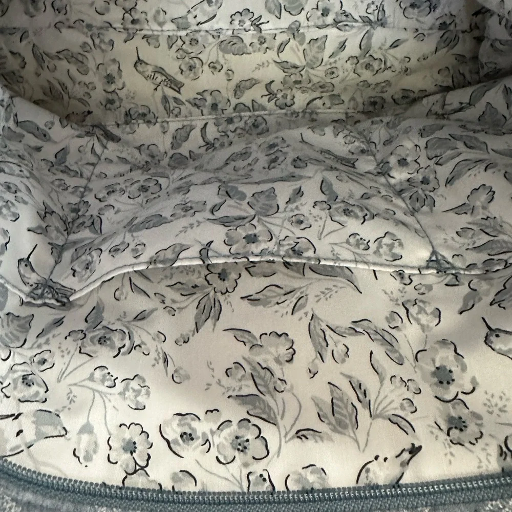 VERA BRADLEY ICONIC VERA TOTE PARK LACE - Picture 7 of 8